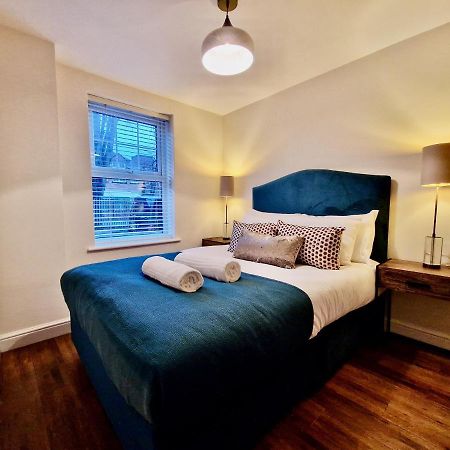 Stylish Luxury Serviced Apartment Next To City Centre With Free Parking - Contractors & Relocators Coventry Exterior foto